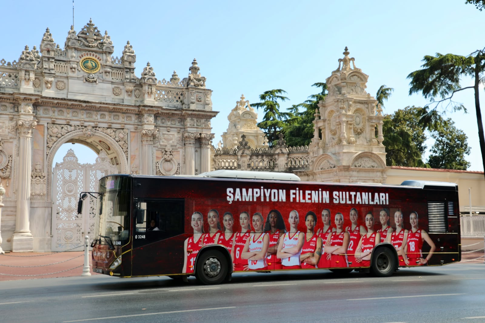 ŞAMPİYONLAR, İETT İLE İSTANBUL’DA