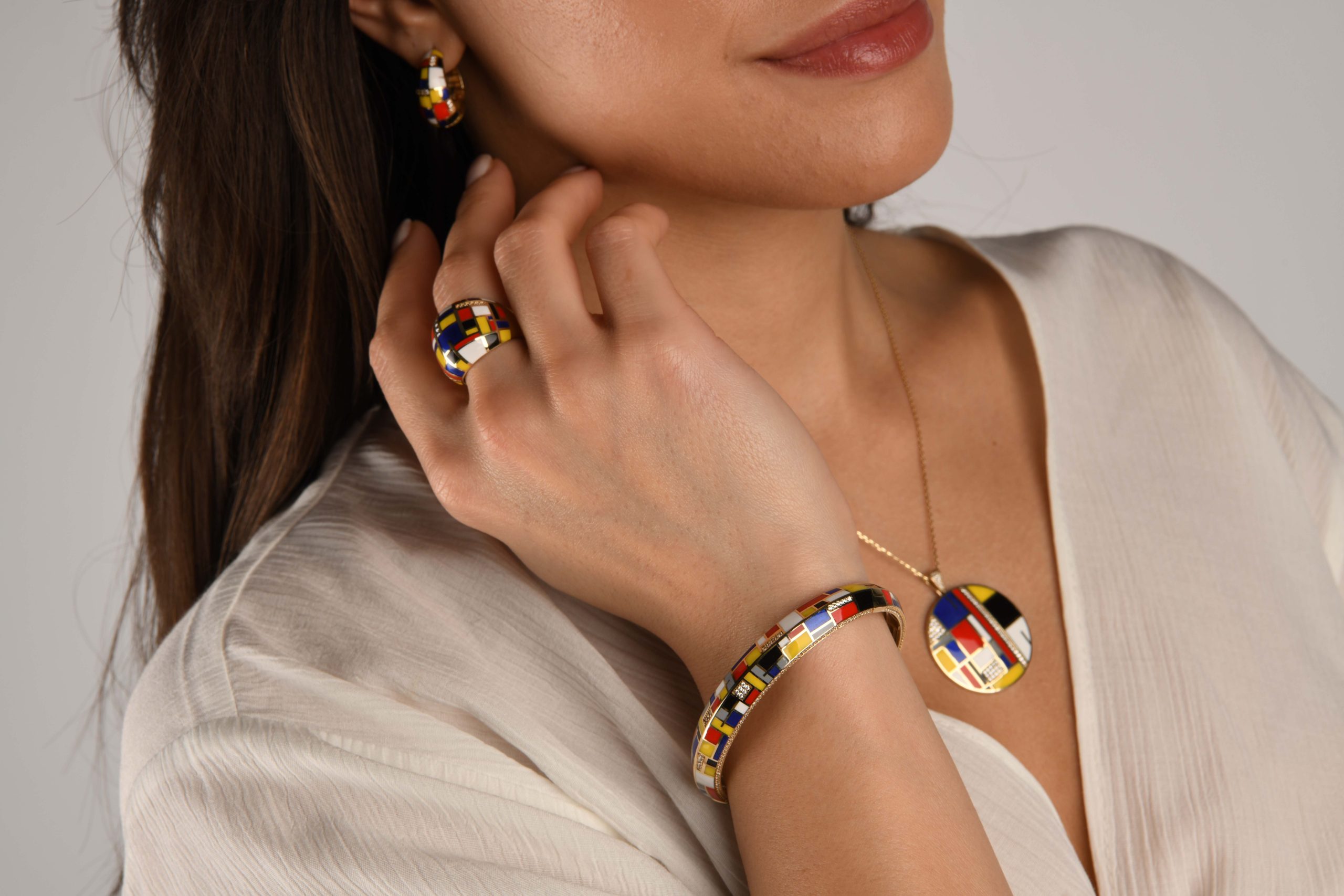 PIANO JEWELLERY, MONDRIAN’IN İKONİK RENKLERİNİ VE GEOMETRİK DÜNYASINI MÜCEVHERE TAŞIYOR